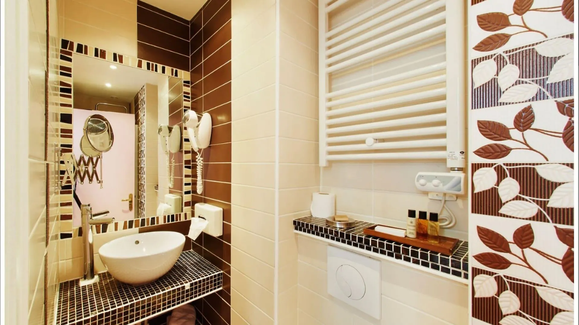 Hotel Poussin 3*
