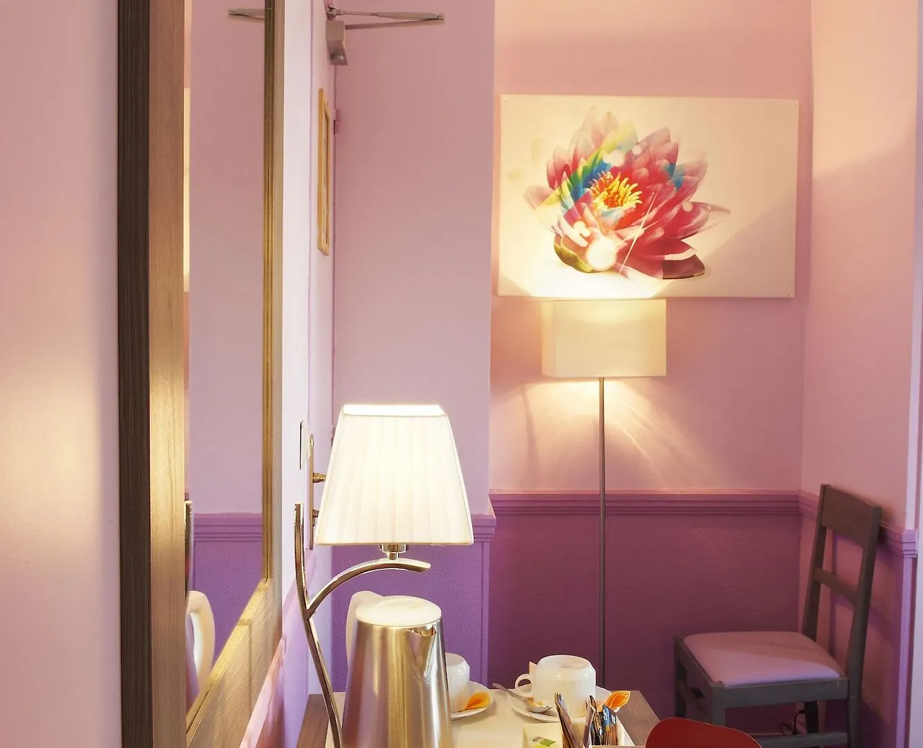 Poussin Hotel
