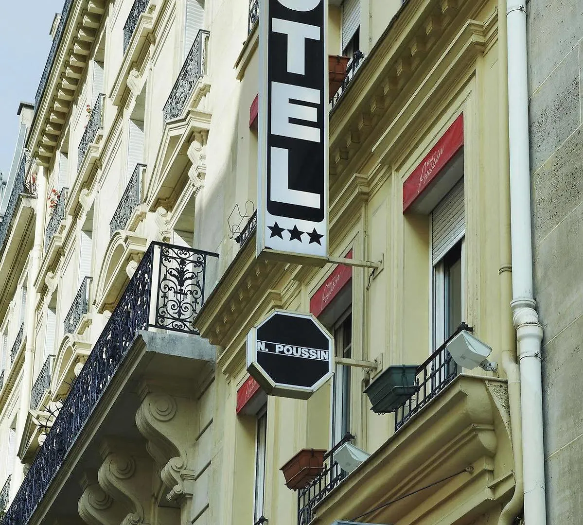 Poussin Hotel