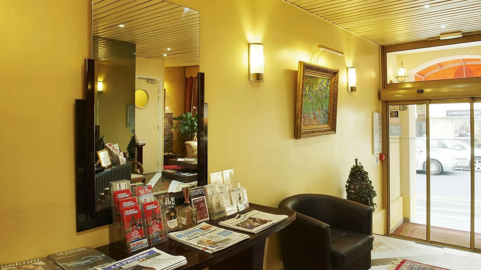 Poussin Hotel 3*