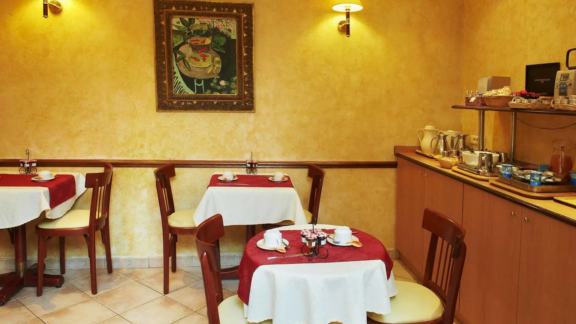 Poussin Hotel