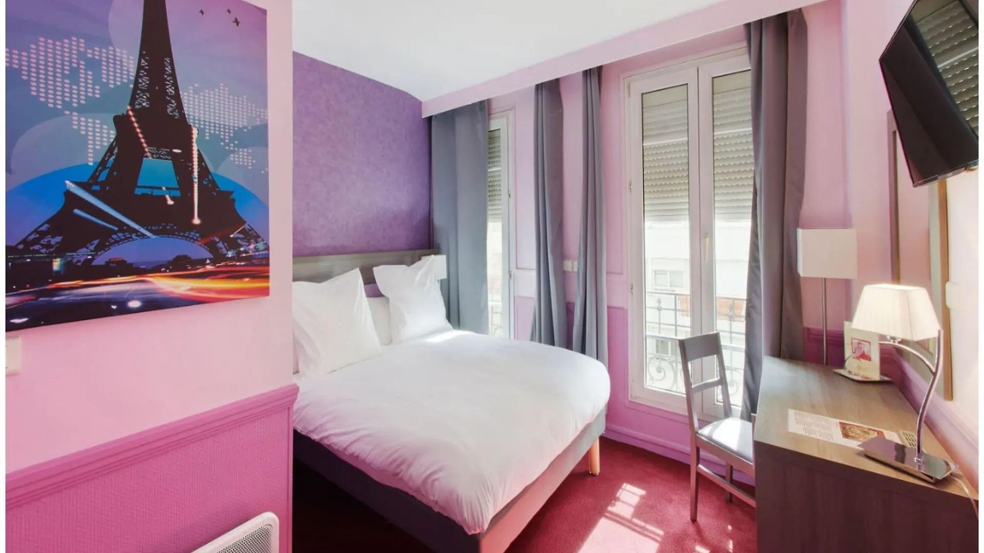 Poussin Hotel