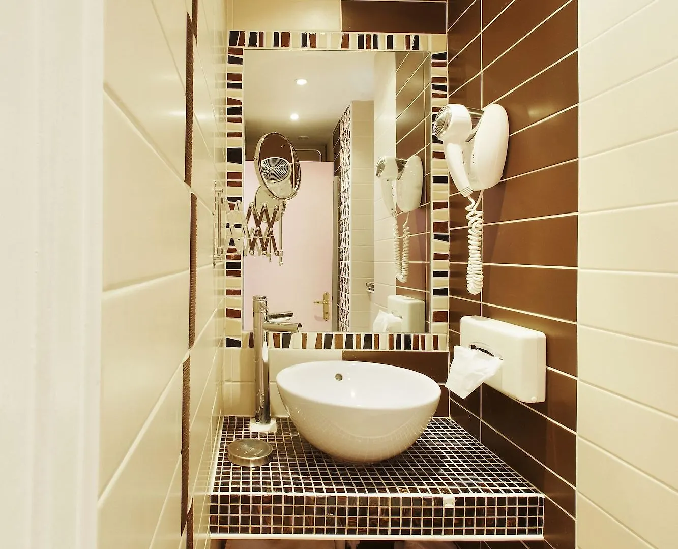 Poussin Hotel 3*